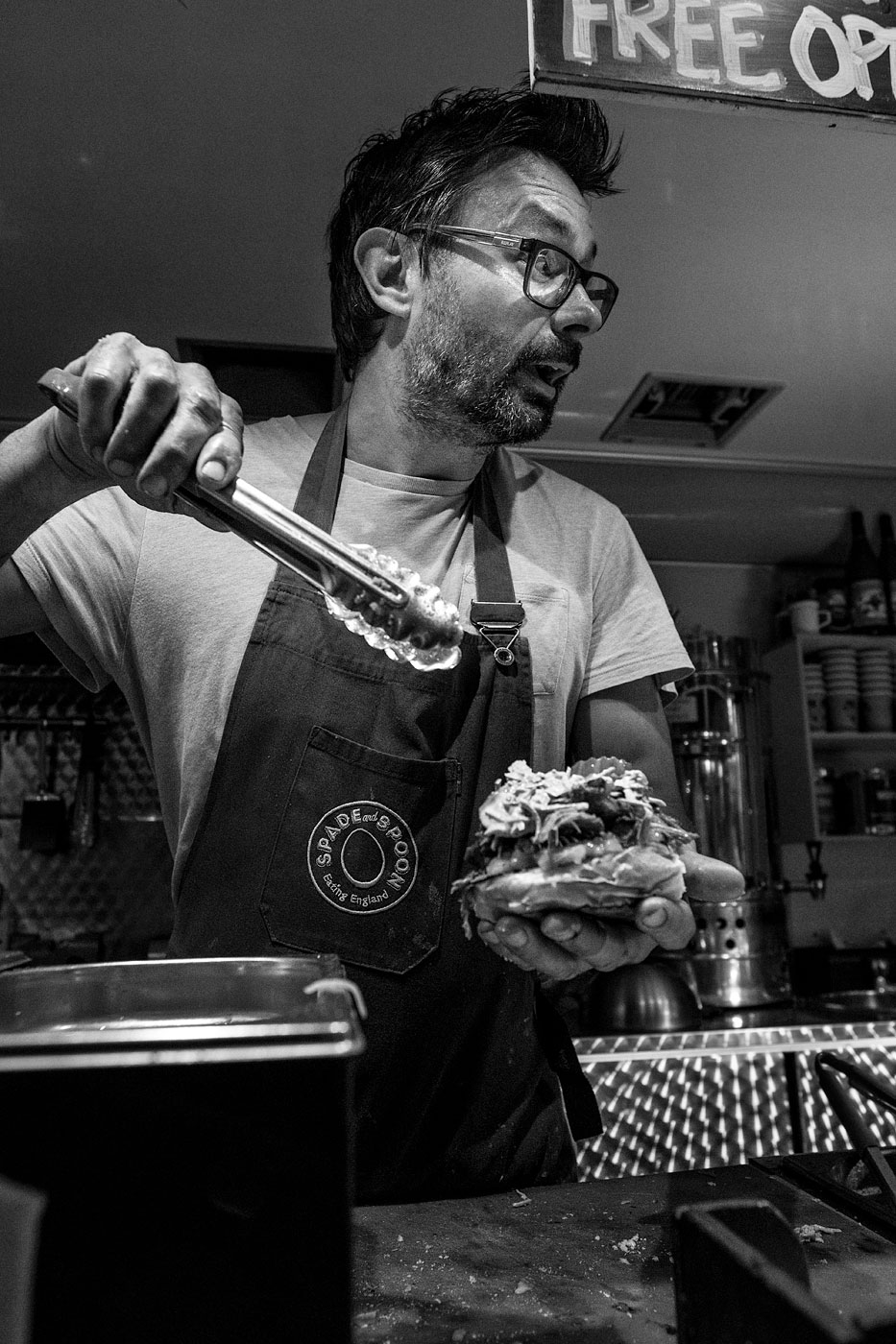 Spade an Spoon serving pulled pork at the Spiegle Tent Brighton UK, black and white social documentary portrait of man at work. ©P. Maton 2017 eyeteeth.net 